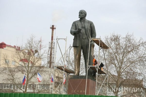 Памятнику Ленину в центре Симферополя вернут первозданный вид (ФОТО)